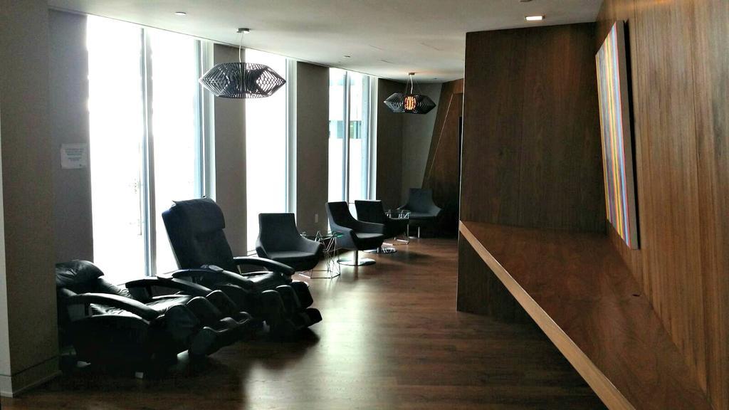 Pelicanstay In Toronto Entertainment District Extérieur photo