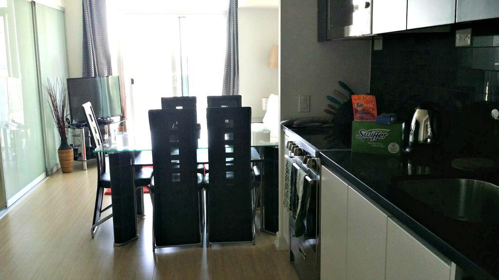 Pelicanstay In Toronto Entertainment District Extérieur photo
